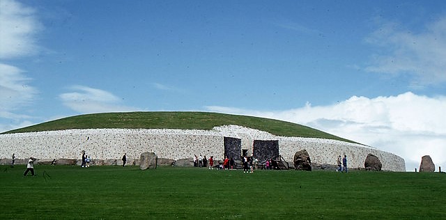 Newgrange - Famous Landmarks in Ireland
