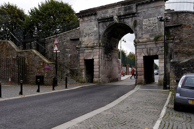 bishops-gate-derry-city-walls