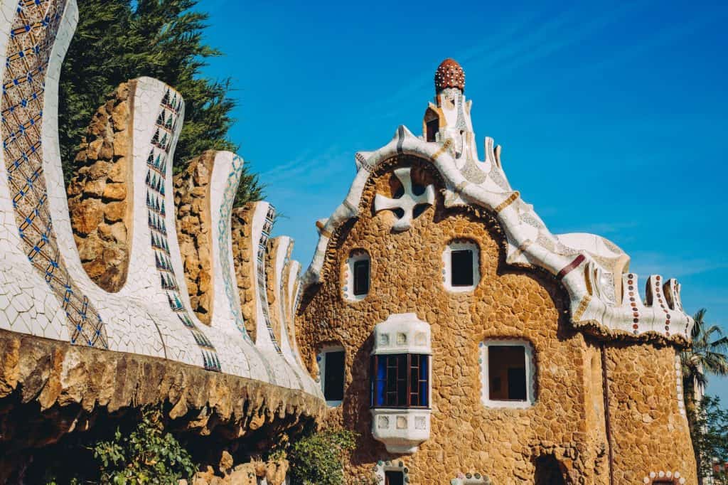 Mosaic-building-in-park-Guell-in Barcelona