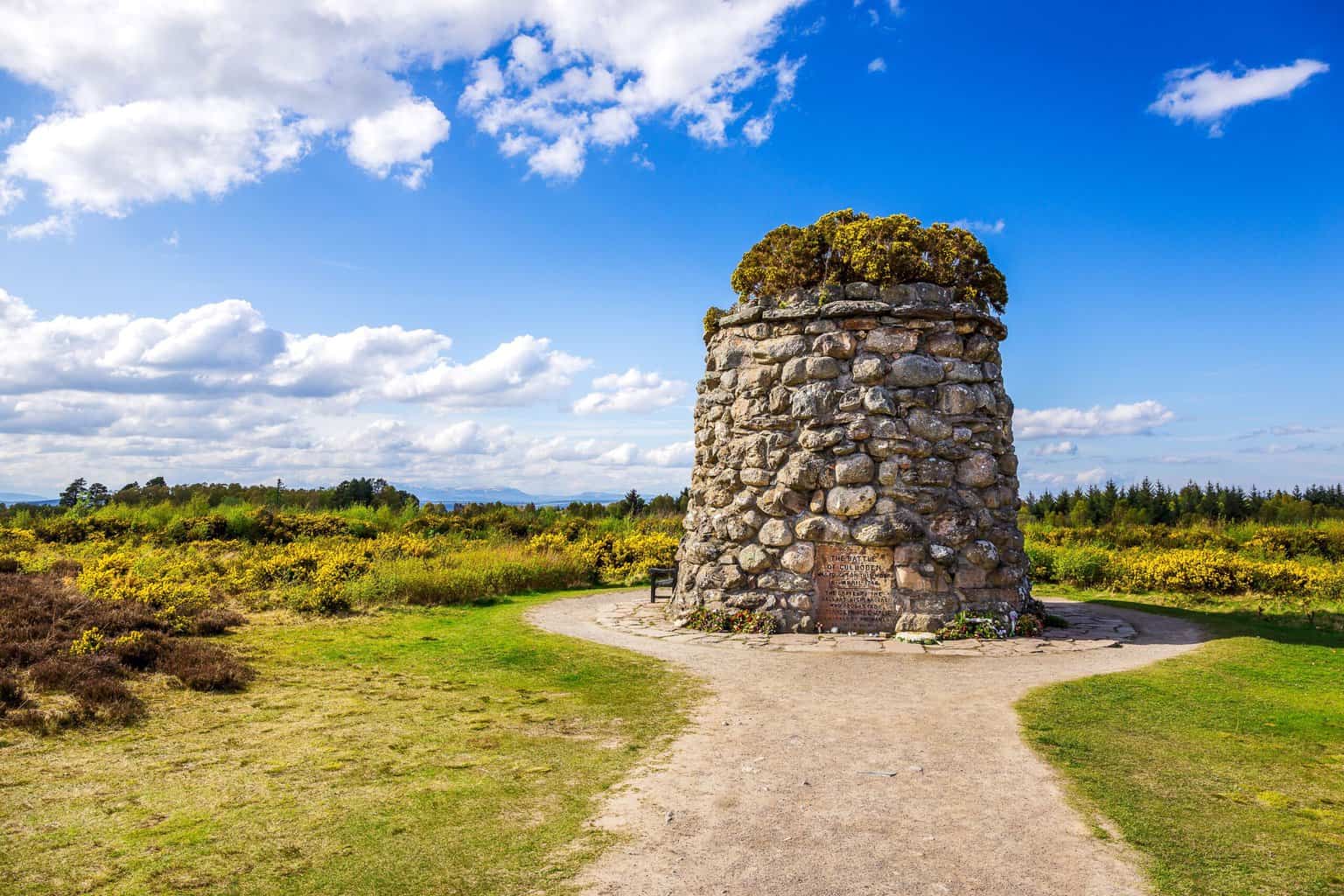 Culloden Battlefield min scaled The best-selling author Diana Gabaldon has managed to create a world that has captivated fans and readers for decades. Even though she hadn't set foot in Scotland when she began writing her book series Outlander, the basis of the popular TV series of the same name, she did capture the history and culture of the beautiful country. 