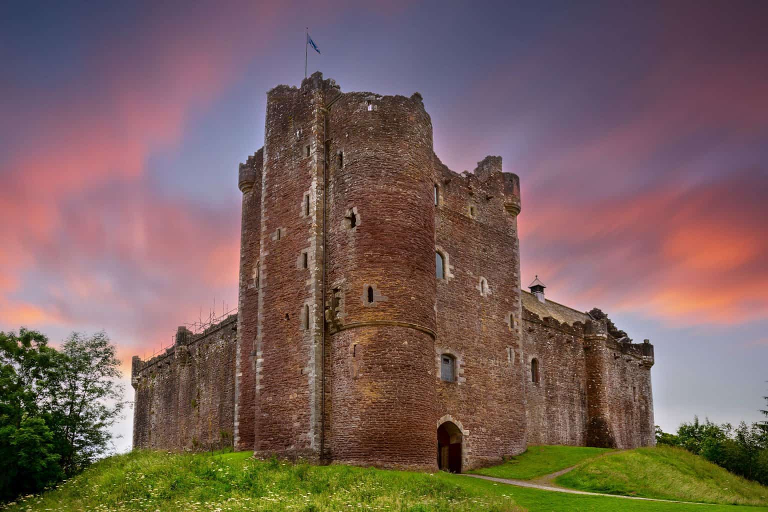 Doune Castle min scaled The best-selling author Diana Gabaldon has managed to create a world that has captivated fans and readers for decades. Even though she hadn't set foot in Scotland when she began writing her book series Outlander, the basis of the popular TV series of the same name, she did capture the history and culture of the beautiful country. 