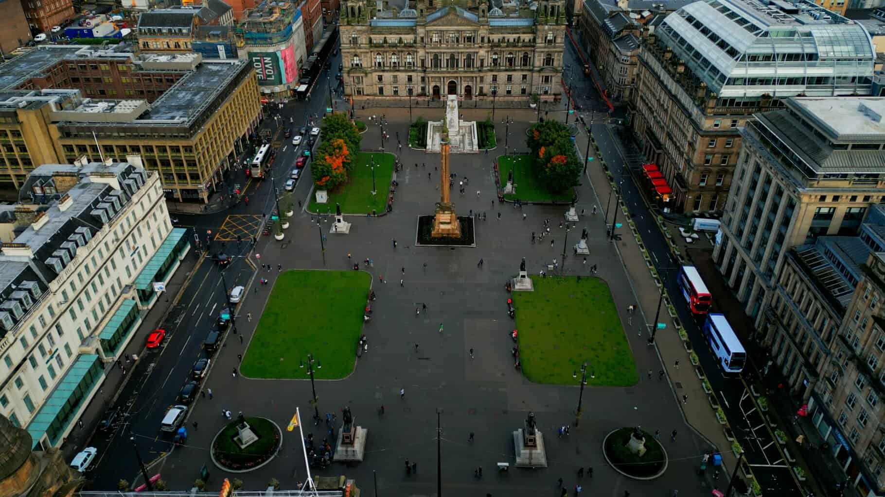 George Square min scaled The best-selling author Diana Gabaldon has managed to create a world that has captivated fans and readers for decades. Even though she hadn't set foot in Scotland when she began writing her book series Outlander, the basis of the popular TV series of the same name, she did capture the history and culture of the beautiful country. 