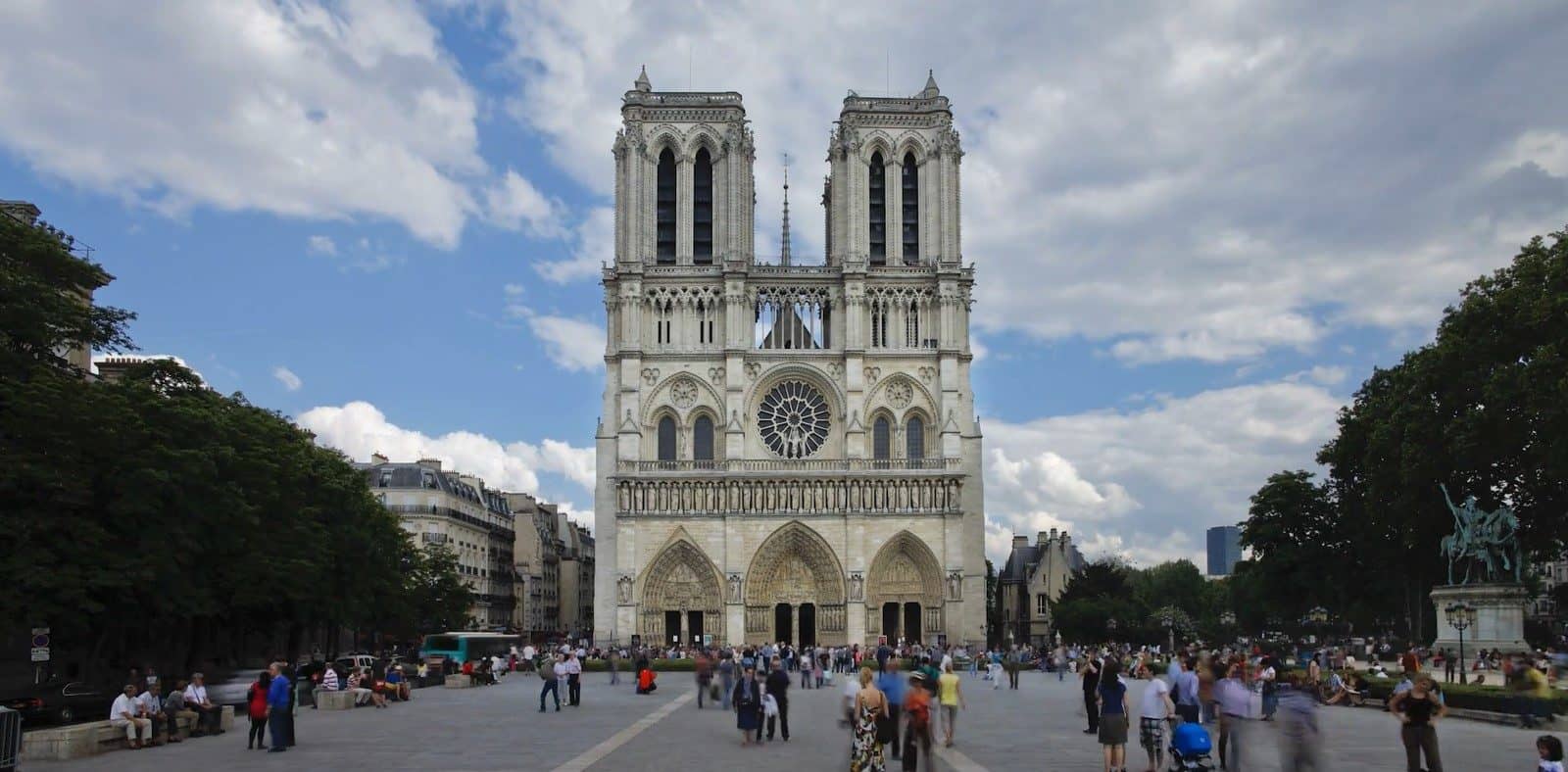 Notre Dame de Paris facade in the 4th arrondissement