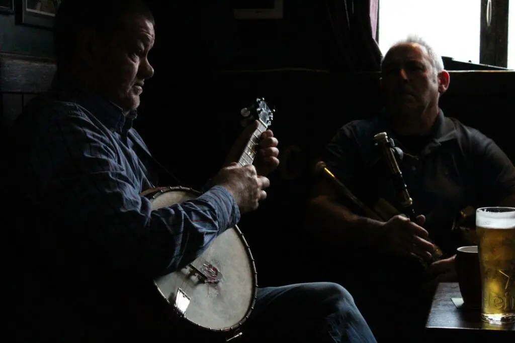 Where & When to Find Live Traditional Music in Belfast: 15 of the Best Bars to Catch a Session