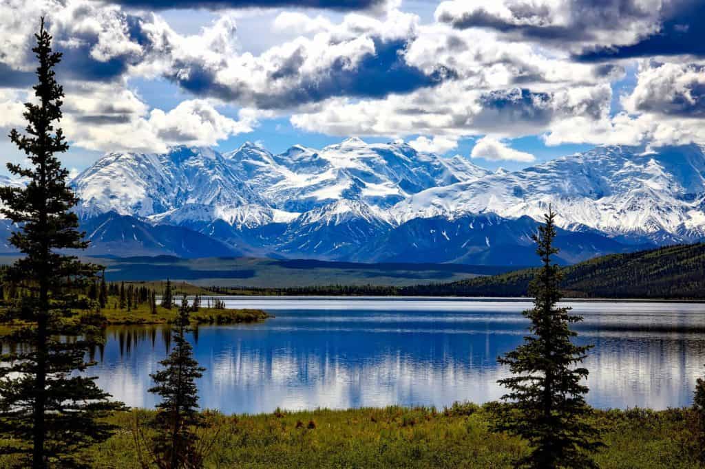 Top 7 Vacation Spots in the World Alaska Our planet is full of places in the deepest corners of the most forgotten regions of this world that will fit your spirit with all and leave you in wonder. Travelling has become more and more accessible over the past few years. With the internet, finding interesting destinations for vacation becomes much easier. Here are the top 10 vacation destinations in the world. 