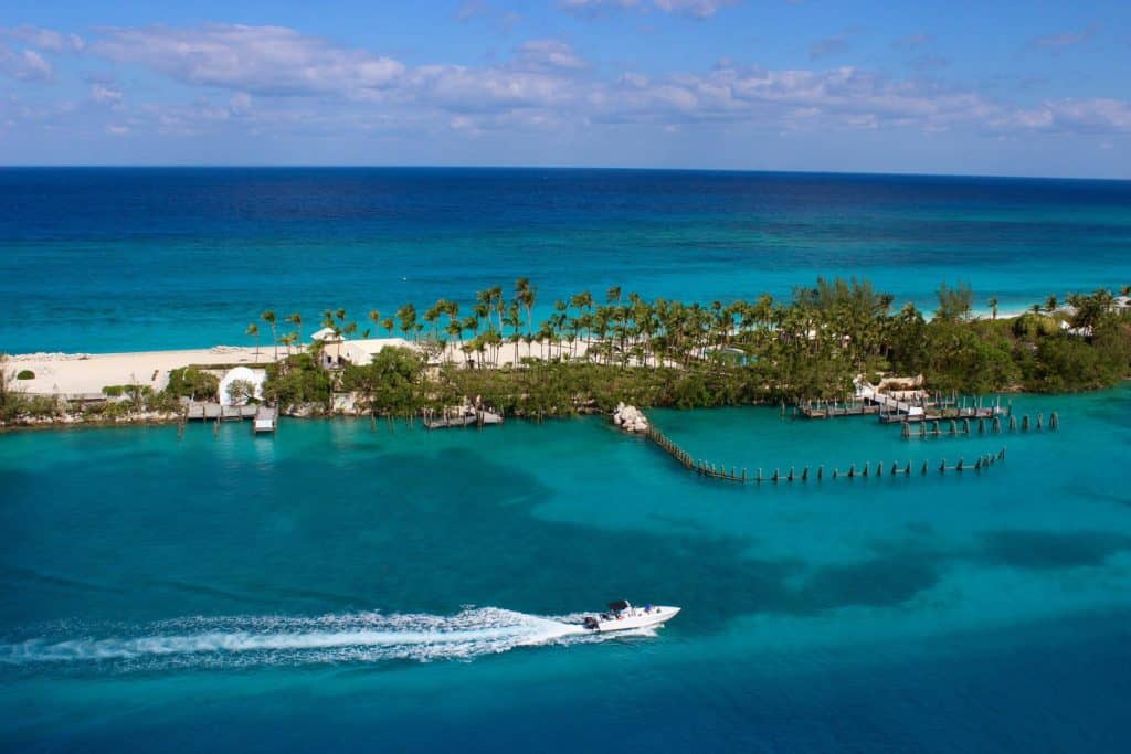 Top 7 Vacation Spots in the World Bahamas Our planet is full of places in the deepest corners of the most forgotten regions of this world that will fit your spirit with all and leave you in wonder. Travelling has become more and more accessible over the past few years. With the internet, finding interesting destinations for vacation becomes much easier. Here are the top 10 vacation destinations in the world. 