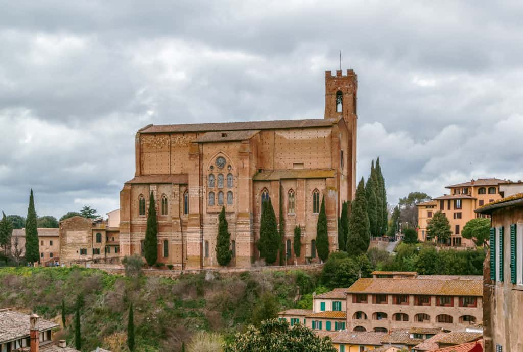 27997880 basilica of san domenico siena italy A beautiful city in the region of Tuscany, Siena is only 48 km south of Florence. Siena, like other cities in Italy, is famous for its magnificent architecture. The city started to flourish in the 12th century and reached its golden age in the 13th and 14th centuries. The city was established by the Etruscan tribes but it became a known town in the Roman period of Emperor Augustus.