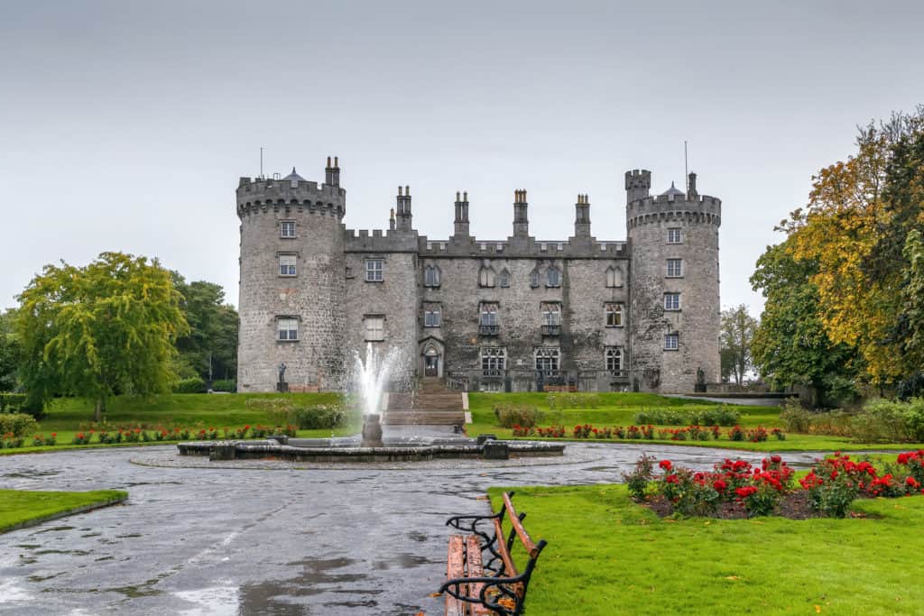 28460302 kilkenny castle ireland Irish Castles are a perfect representation of the country’s long history. Every corner of Northern Ireland or the Republic of Ireland is littered with historical buildings and discoveries, representing the region’s long-standing culture.