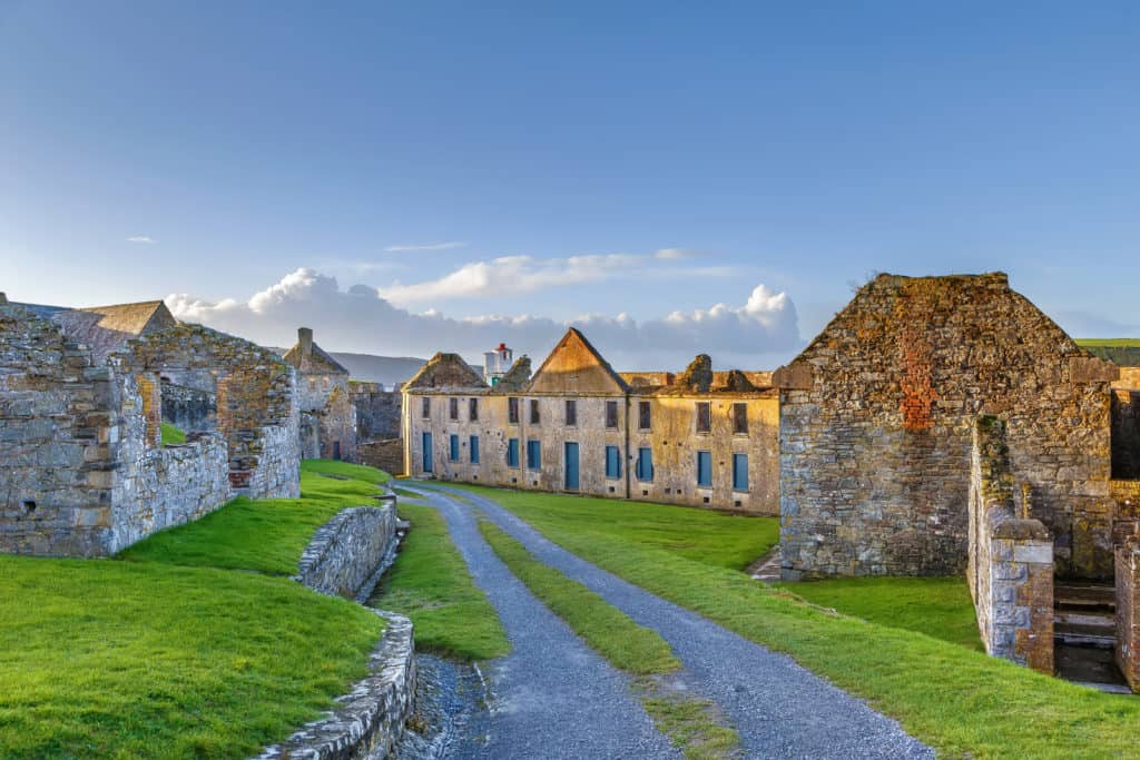 28460342 charles fort kinsale ireland In this guide, Connollycove will explore 10 amazing Irish towns you need to visit on your next trip over, to truly immerse yourself in the Irish culture and scenery. 