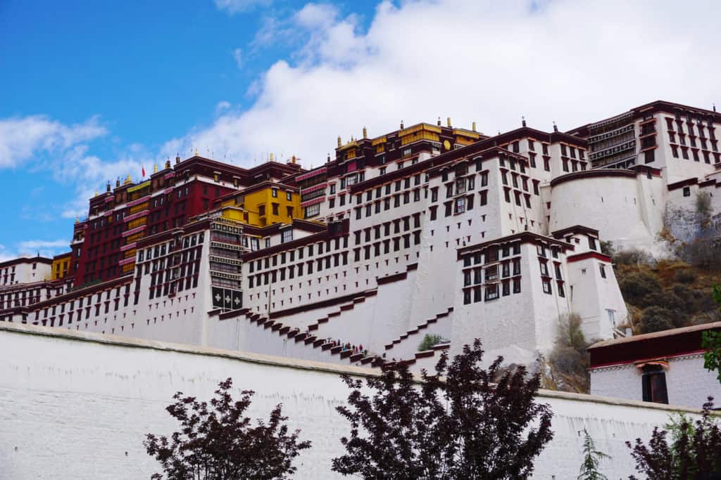 29896820 potala palace in lhasa The most populous country in the world, the longest river in Asia, the highest plateau in the world, 18 different climate zones, the country with the highest exports, and the largest city in the world in terms of area – Welcome to China! The Middle Kingdom, AKA China, has been gaining increasing popularity in recent years among guests from the far and the near.