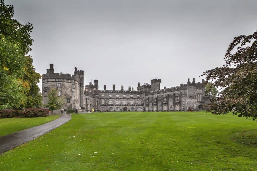 36735208 kilkenny castle ireland When most people think of Ireland they think of its friendly people, great sense of humour, incredible history, culture and more. Ireland may be a small country in comparison to others, but it isn’t short of great things for you to discover.