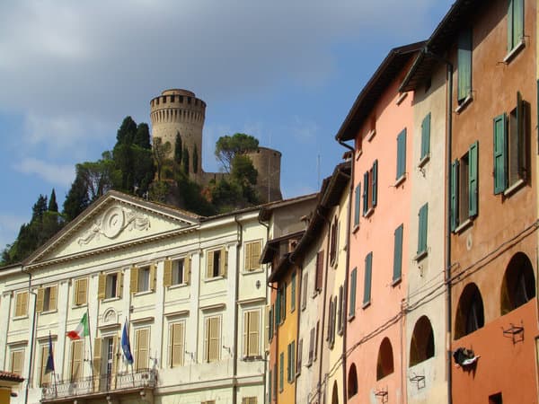 Brisighella Italy Europe is an ideal tourist attraction. Its bright cities and towns grasp our attention. Those who love history appreciate Europe’s ancient architecture, while outdoor lovers are fascinated by its diverse landscapes. 