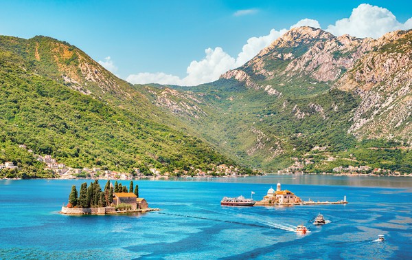 Perast Montenegro Europe is an ideal tourist attraction. Its bright cities and towns grasp our attention. Those who love history appreciate Europe’s ancient architecture, while outdoor lovers are fascinated by its diverse landscapes. 