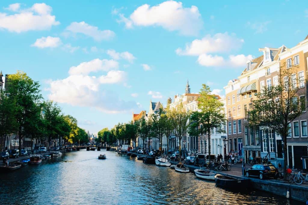 canal cruise amsterdam Amsterdam is known for its impressive canal system and artistic heritage. The best things to do in Amsterdam are just waiting to be discovered by you.