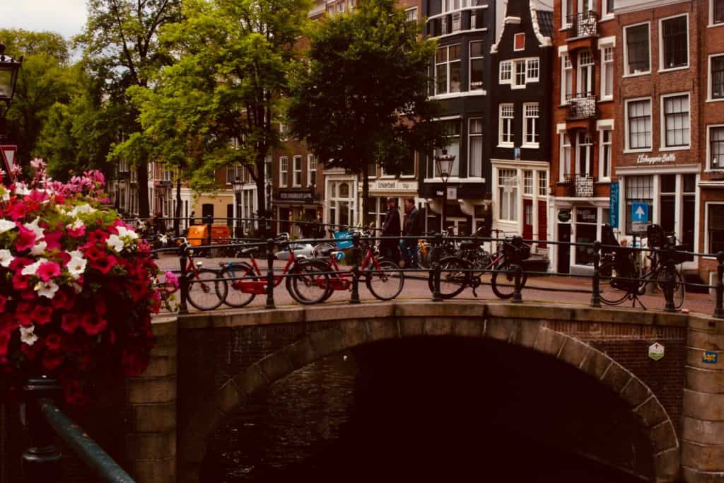 rent bike amsterdam Amsterdam is known for its impressive canal system and artistic heritage. The best things to do in Amsterdam are just waiting to be discovered by you.