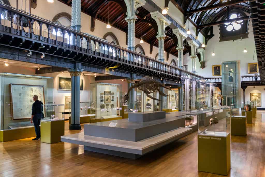 How to Visit a Museum Hunterian Museum There is no right or wrong way to enjoy a museum, and museums mean something different to each of us. Whether you enjoy quiet contemplation of the scenery and objects or excited chatter about funny portraits in the gallery you can have a great time at the museum. There are some things you can do to add extra experiences, fun, and appreciation to your museum visit experience. This article will give you top tips and ideas, from planning to reflection, which will help you get the most out of your museum visit.