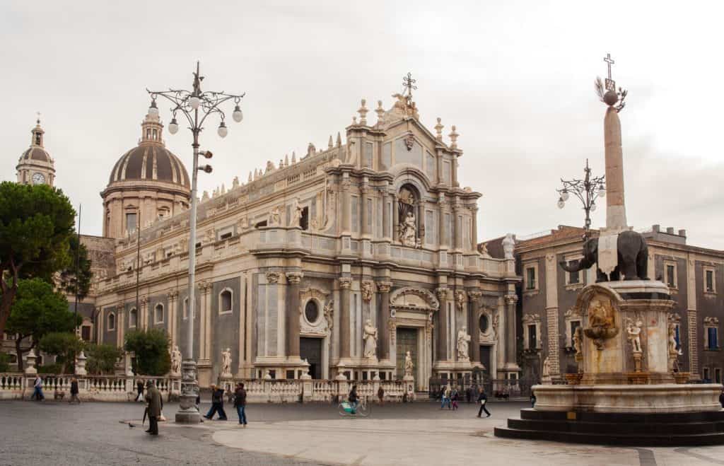 Things to do in Sicily - Basilica Cattedrale Sant'Agata V.M. and Elefant Fountain
