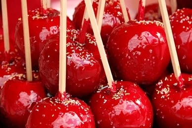candyapples No matter what your budget, time or space is, you can still host a great Halloween party for kids and your guests. Read our party guide for some inspiration and guidance on throwing a frightfully fun kids Halloween party. 
