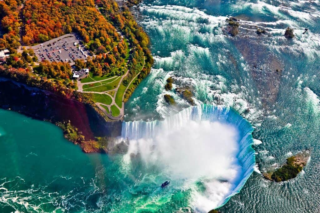 Niagara Falls min North America is a whole-package deal. As the third-largest continent in the world, North America has a lot to offer to everyone, every taste, every mood, every preference, and every occasion. Rich in culture, natural beauty, historical sights, beach scene, party scene, and culinary scene, North America could check all the items on your bucket list all on its own. 