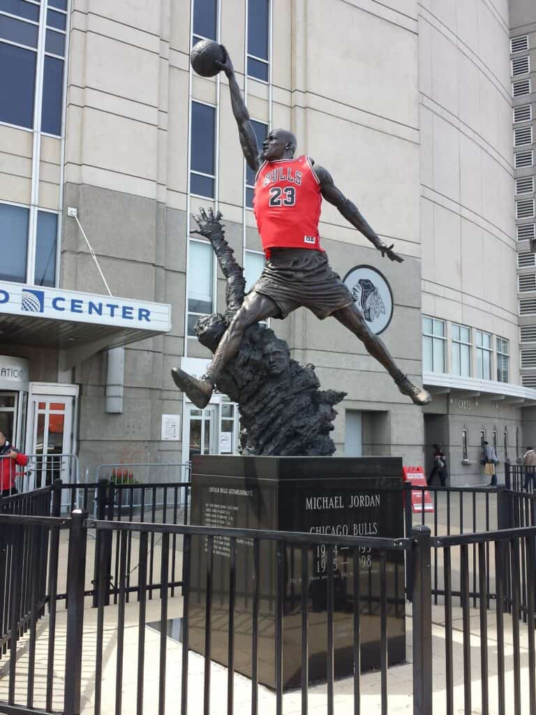 Chicago bulls basketball - Michael Jordan statue