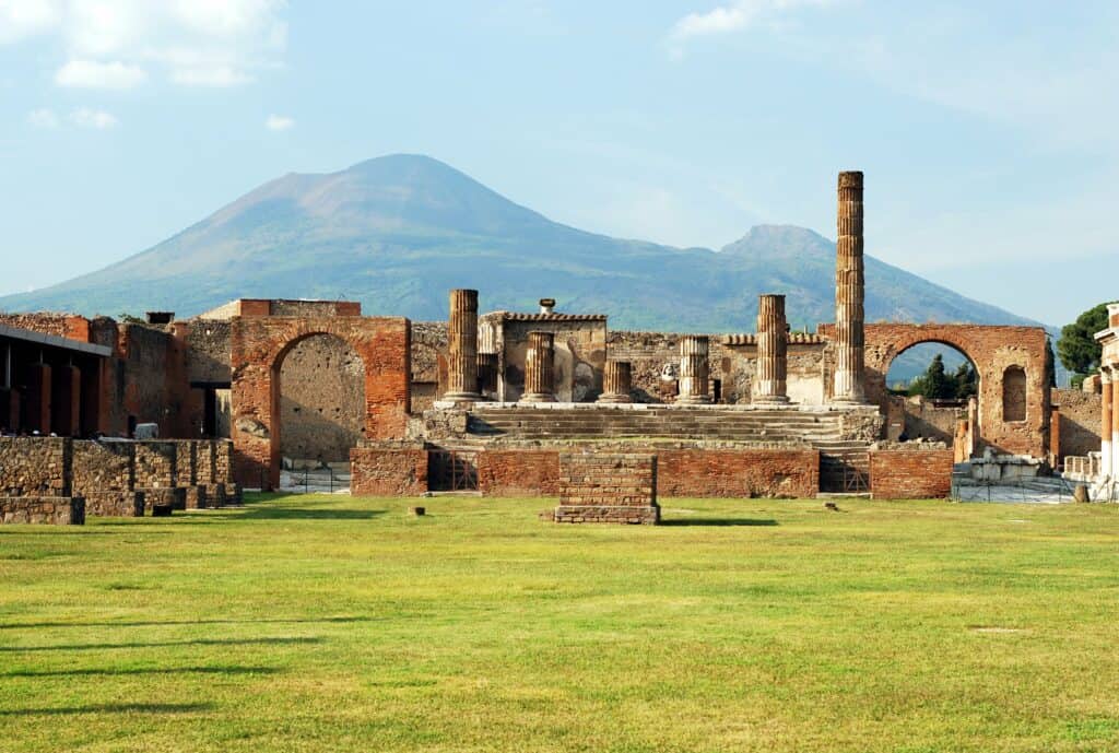 Pompeii min 1 The Italian people say: “See Naples and die.”