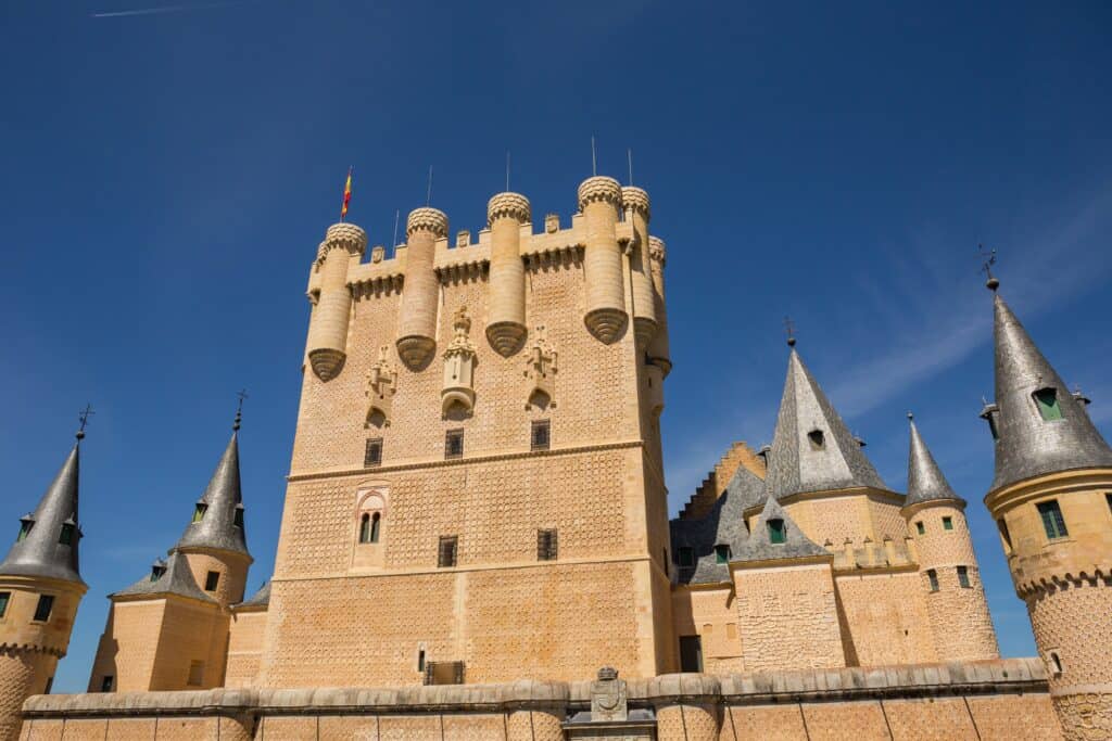 Alcazar de Segovia min Diving deep into the history of Spain can be quite profound, given its rich heritage. It takes a real history buff who is willing to go the distance. If you happen to be this fellow, we have got great news for you. The Spanish history happens to still hang in the air between several of the historical landmarks today. All you need to do is pack up and fly to Spain! 