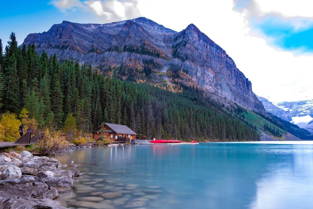 Lake Louise min The land of maple syrup is actually the second largest country in the whole world. It’s also best known for its beautiful cosmopolitan cities. Little do people know that Canada is also home to stunning landscapes, lush forests, and mountainous areas. 