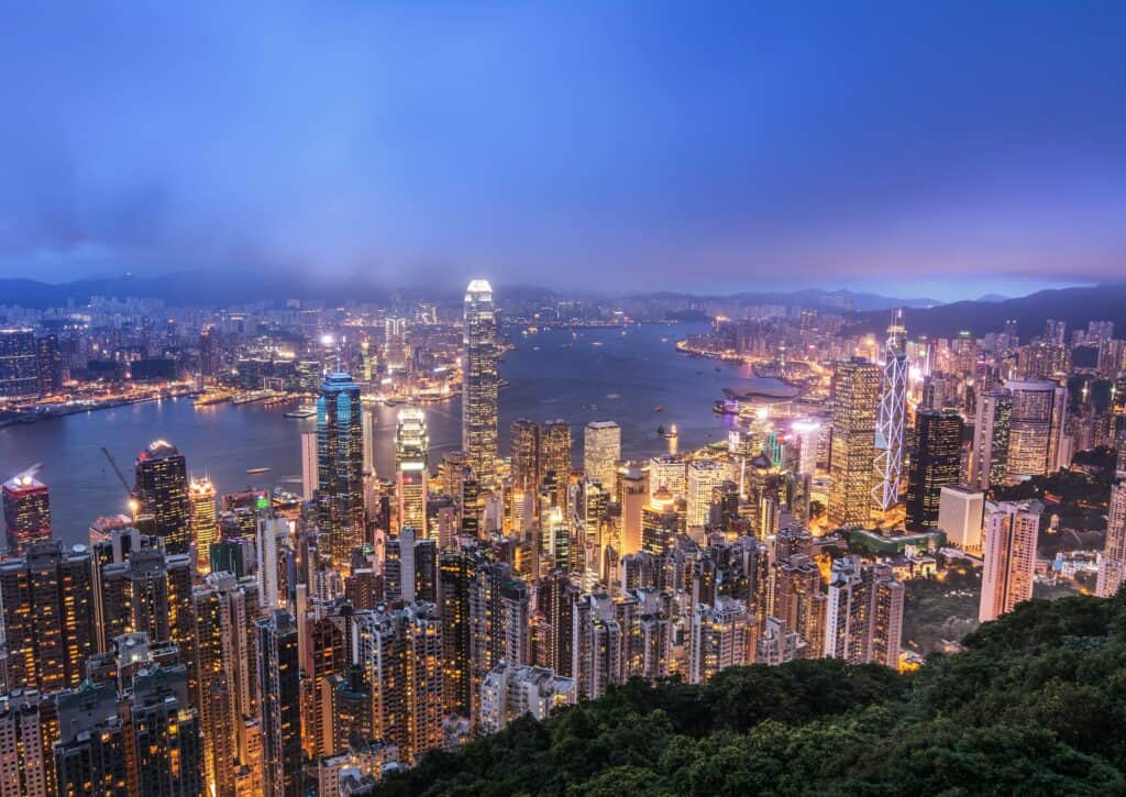 hong kong min Colorful, loud, and never sleeps; there is no wonder that Hong Kong is one of the most popular destinations in Asia. The city on the Pearl River Delta of China is so big and full of amazing things to do that you can easily get overwhelmed. 