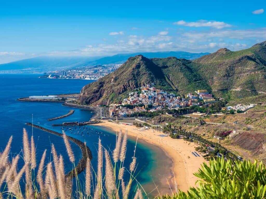 Canary Islands min Is winter usually cold and gloomy where you are? Are you a summer person who dreads the cold winter blues? If yes, then what you need is a warm winter vacation somewhere where you can get plenty of winter sun. 