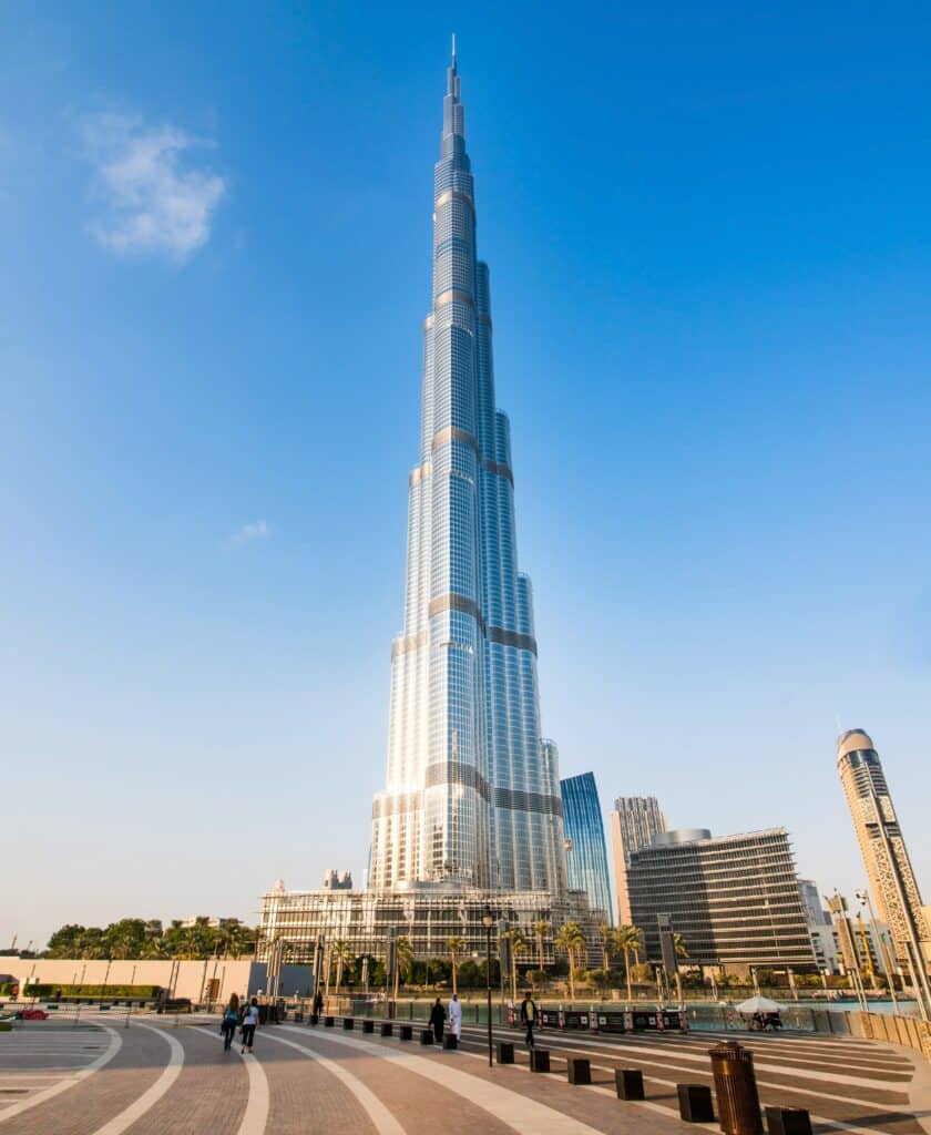 Burj Khalifa min When it was built in 2560 BC, the Great Pyramid of Giza, with an original height of 147 metres, was the tallest structure in the world. This stayed the case for about 4000 years until the Lincoln Cathedral of England was built in 1311, reaching a height of 160 metres. In other words, it took the rest of the world about four whole millennia to surpass the ancient Egyptians, which is quite an achievement, if you think about it.