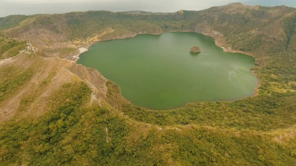 Taal Volcano 2 min The Republic of the Philippines is to the west of the Pacific Ocean in southeastern Asia. It consists of 7107 islands, that's why it is considered an archipelago. The country includes three main divisions based on which the government is classified: Lulzen, Visayas, and Mindanao, with Manila as its capital.