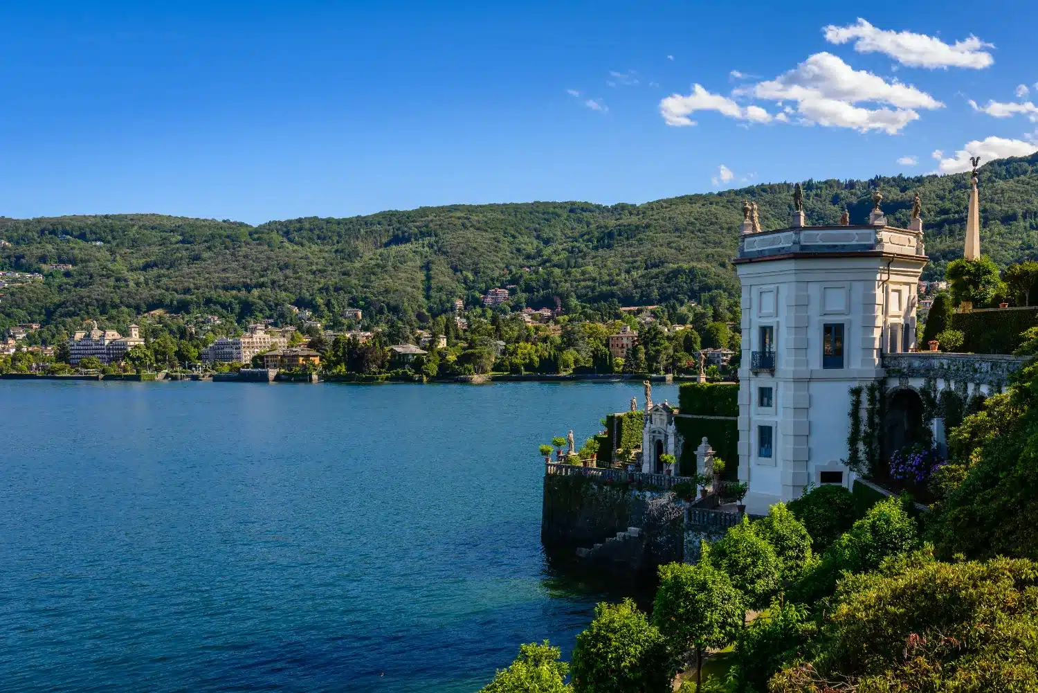 10 Spectacular Italian Lakes That Are Worth Visiting on Your Next Trip
