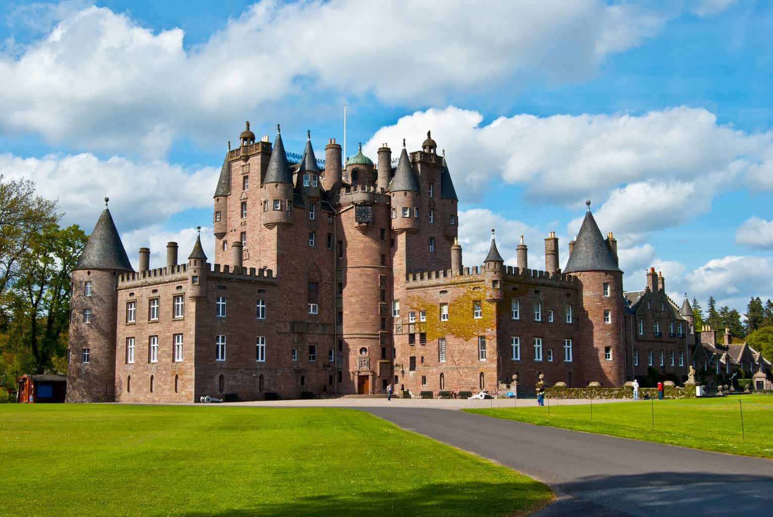 haunted castles in scotland