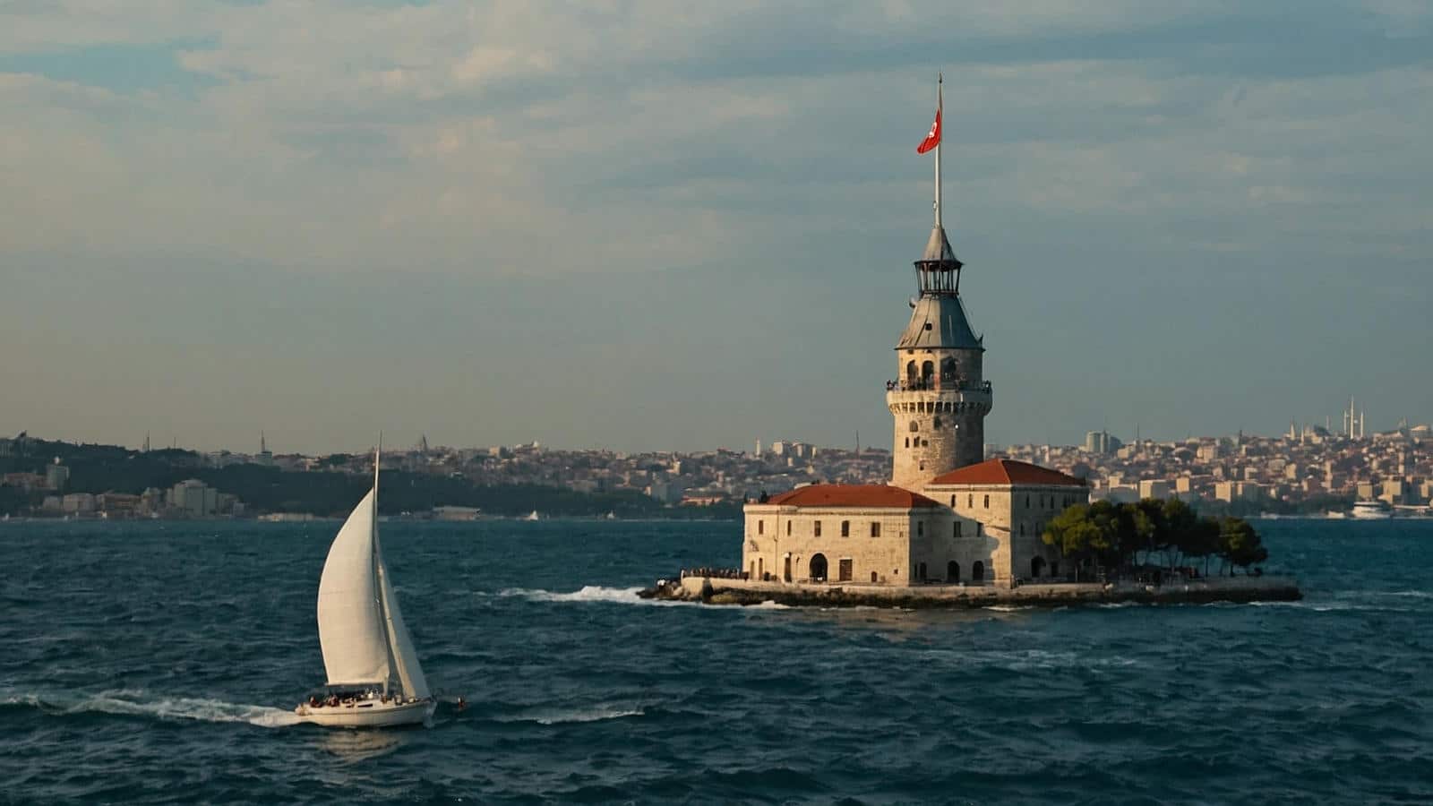 Discover the History and Legends of Kız Kulesi (Maiden's Tower) in Istanbul!