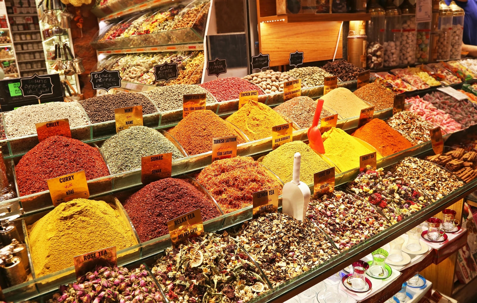 The Bazaars of Istanbul101: Discover Centuries-Old Market Captivating Traditions