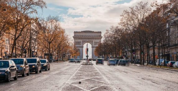 Arc de Triomphe, Paris: France honouring her soldiers!