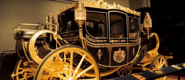 The Royal Mews, Buckingham Palace – London Attractions