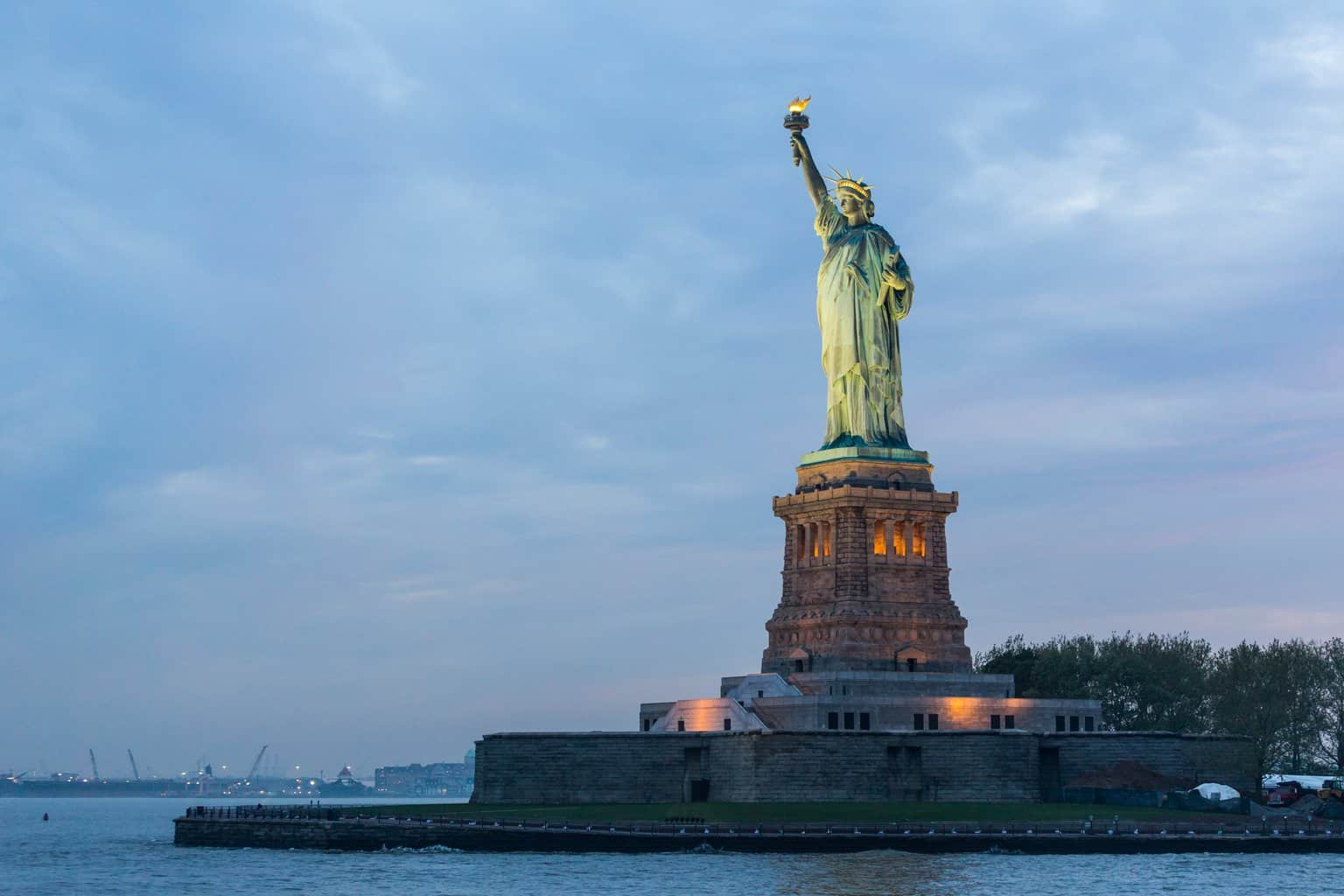 The Statue of Liberty: Your Guide to Visiting New York City’s Enthralling Monument