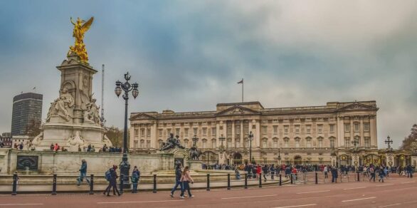 Places to Visit in London: Buckingham Palace