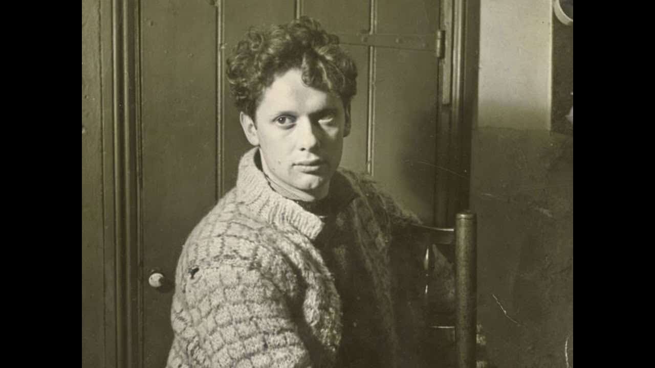 Dylan Thomas: Exploring The Life of Wales' Creative Wordsmith!