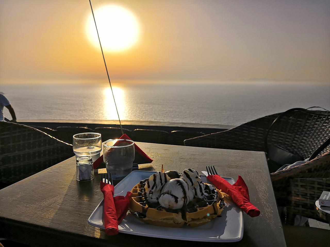 Santorini: 5 Facts about the Fascinating Island Where Time Stops