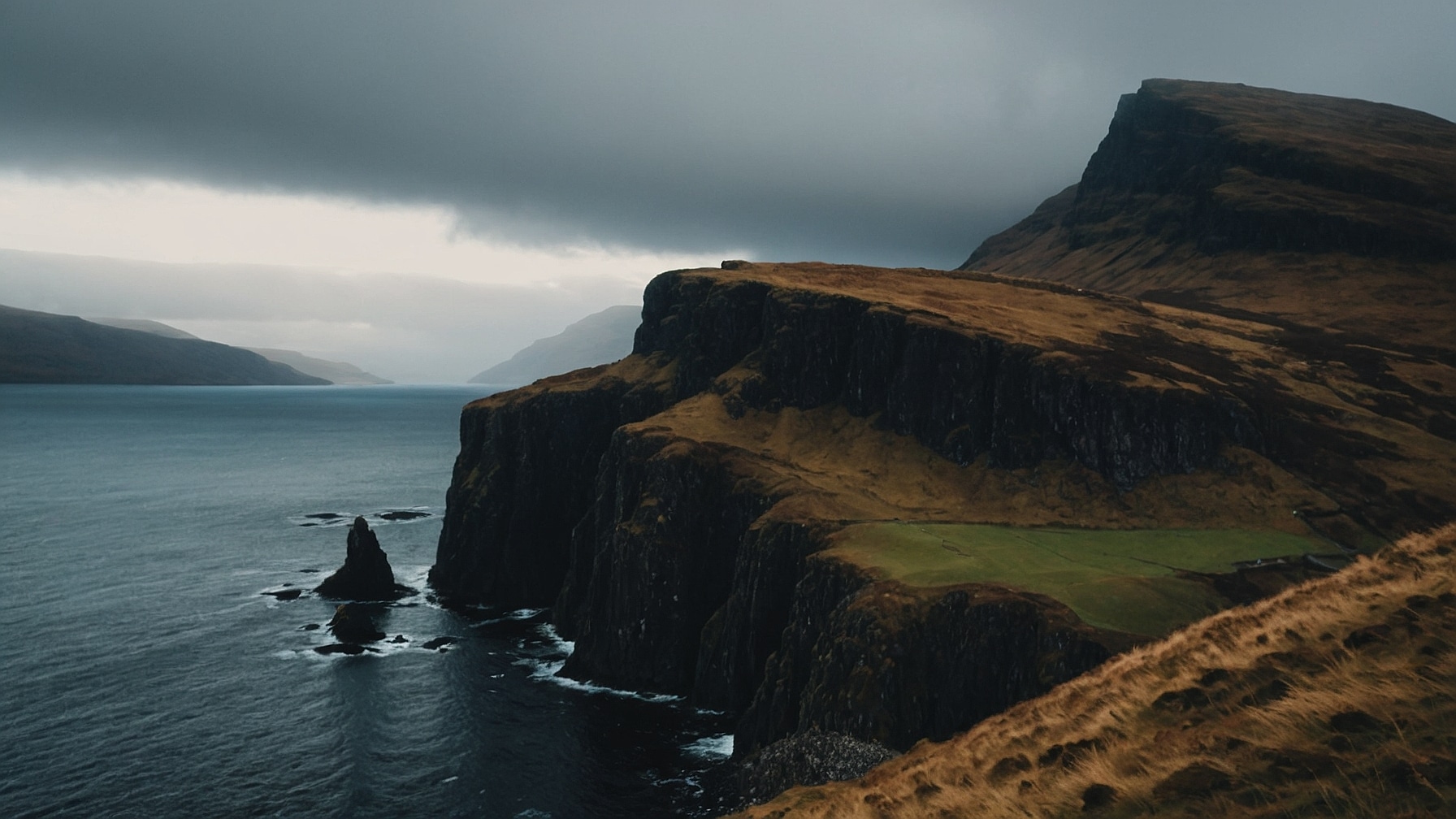 The Best Time to Visit Scotland to Avoid Midges!